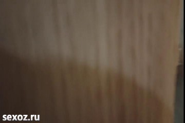 Дрочер подсматривает за голой сводной сестрой в душе снимая на телефон